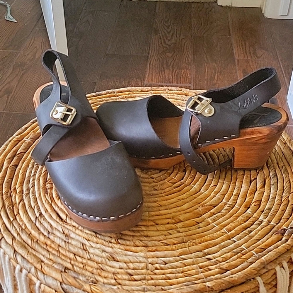 Black Lotta Clogs